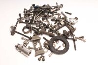 Sekoitettu paljon jäljellä olevia osia Yamaha...