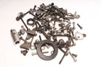 Sekoitettu paljon jäljellä olevia osia Yamaha...