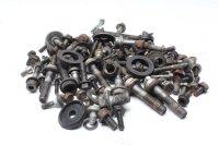 Lot mixte de pièces restantes Triumph Tiger 900...