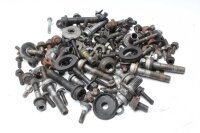 Lot mixte de pièces restantes Triumph Tiger 900...