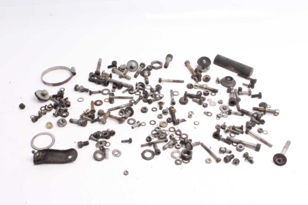 Sekoitettu paljon jäljellä olevia osia BMW R 100 GS 247E 0473 86-96