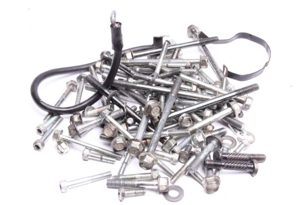 Lot mixte de pièces restantes Yamaha XJ 900 N 58L 85-86