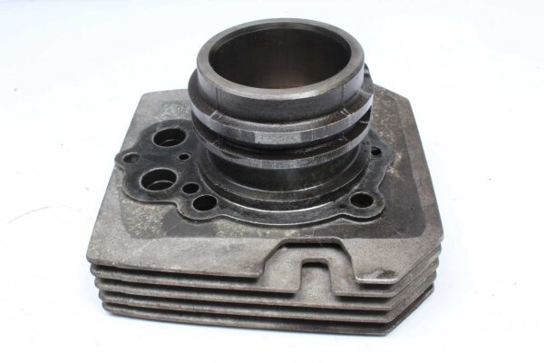 Sylinterin mäntä vasemmalla Moto Guzzi V35 Imola 2 PC 84-89