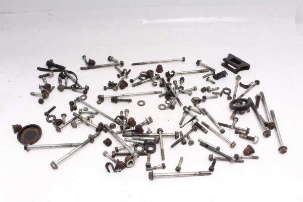 Lote mixto de piezas restantes. Yamaha XJ 900 F Strider 31A 83-84