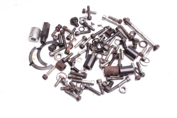 Sekoitettu paljon jäljellä olevia osia Moto Guzzi V35 Imola 2 PC 84-89