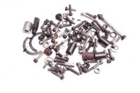 Sekoitettu paljon jäljellä olevia osia Moto...