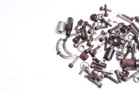 Sekoitettu paljon jäljellä olevia osia Moto...