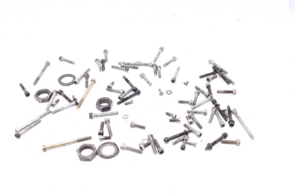 Sekoitettu paljon jäljellä olevia osia BMW F 650 GS R13 0174 00-03