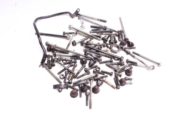 Sekoitettu paljon jäljellä olevia osia Yamaha XT 550 Trial 5Y3 82-83