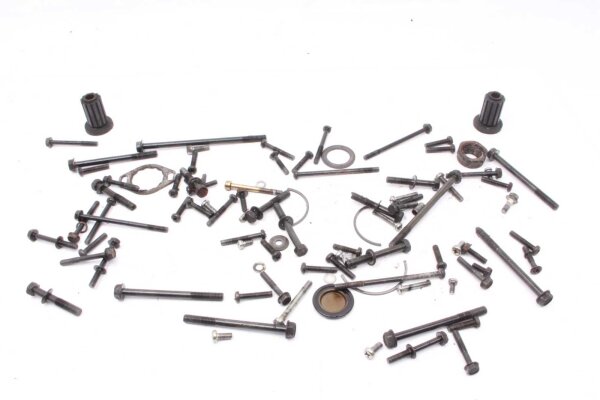 Sekoitettu paljon jäljellä olevia osia Kawasaki GPZ 305 EX305A 83-83