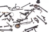 Sekoitettu paljon jäljellä olevia osia Kawasaki GPZ 305 EX305A 83-83