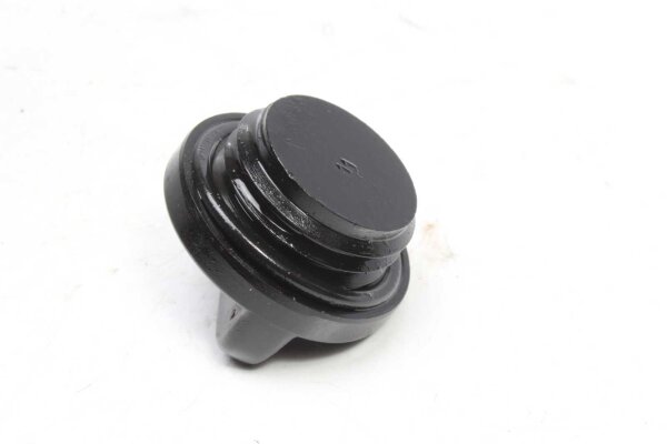 täyttökaulan kannen sulkeminen Yamaha YZF R6 RJ03 036 01-02