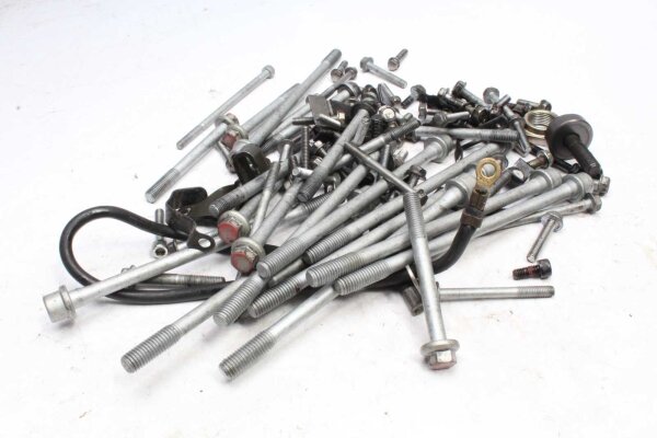 Paljon jäljellä osia Kawasaki ZX-9R ZX900C 98-99