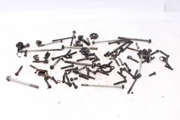 Många återstående delar Yamaha XS 400 Dohc 12E 82-84