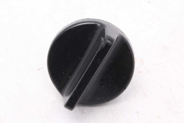 Täyttöaukon kannen sulkeminen Kawasaki ZRX 1200 R ZRT20A 01-08