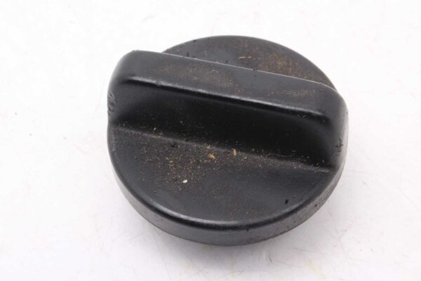 Täyttöaukon kannen sulkeminen Yamaha FZR 600 3HE 89-93