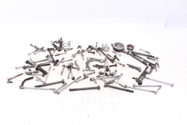 Paljon jäljellä osia Kawasaki Z 750 E KZ750E/E 80-82