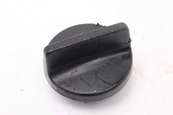 Täyttöaukon kannen sulkeminen Kawasaki ZZR 600 ZX600D 90-92