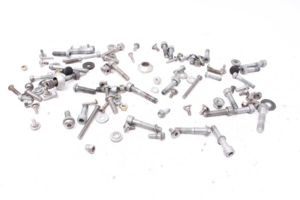 Paljon jäljellä osia Moto Guzzi Breva 750 LL 03-12