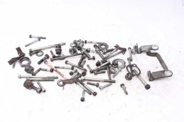 Paljon jäljellä osia Yamaha XV 535 H Virago 2YL 88-95