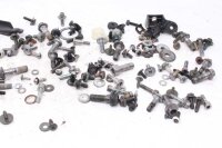 Paljon jäljellä osia Yamaha YZF R1 RN04 00-01