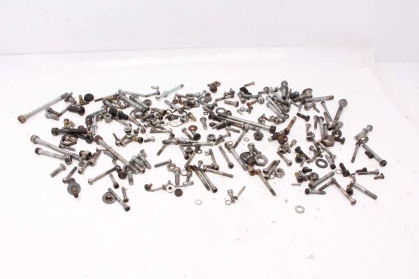 Paljon jäljellä olevia osia  Moto Guzzi 850 Breva LP B 06-09