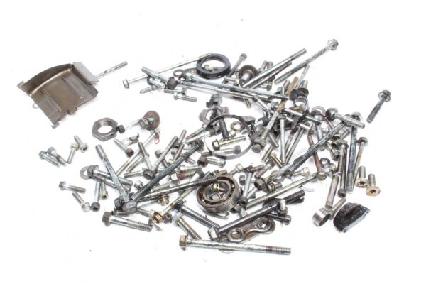 Lot de pièces restantes  Yamaha XJ 900 F Strider 31A 83-84