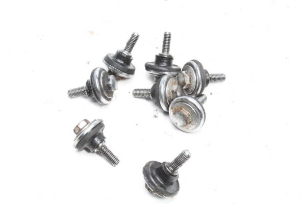 Sylinterikannen ruuvit   Yamaha XJ 900 F Strider 31A 83-84