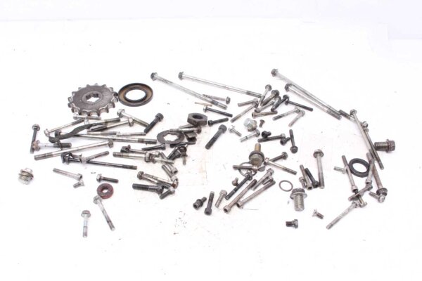 Massor av återstående delar  Yamaha XS 400 Dohc 12E 82-84