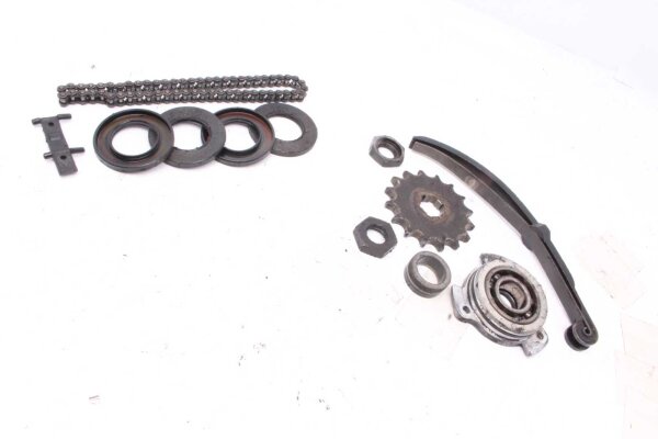 Paljon jäljellä olevia osia  Yamaha XS 400 Dohc 12E 82-84