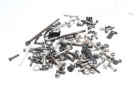 Paljon jäljellä olevia osia Moto Guzzi V 65...