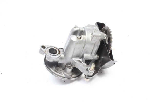 öljypumppu Yamaha XJ 900 F Strider 31A 83-84