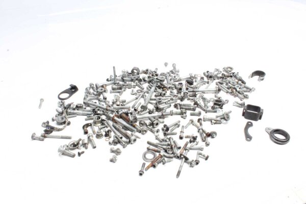 Paljon jäljellä olevia osia KTM 640 LC4 DUKE 2 DK2 99-07