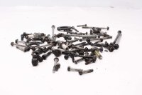 Motorns smådelar, skruvar buntar...