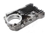 Öljypohjan kannen tyhjennysruuvi moottorin pohjassa...