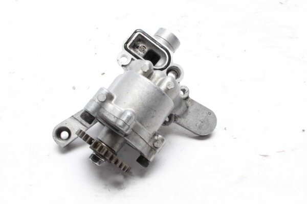 Oil pump drive gear motor lubrication pump unit Yamaha XS 750 1T5 77-79