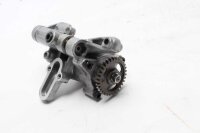 Smering van de tandwieloverbrenging van de oliepomp...