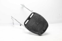 Tavaratelineen pidike takana, yläosan pikalukitus...