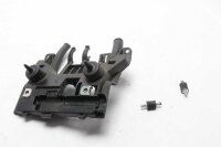 Istuinpitimen kiinnitys istuinkaukaloon BMW F 800 GS E8GS...