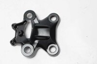 Haarukan sillanpidike edessä Triumph Thruxton 1200...