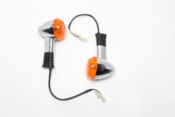 Vilkkupari edessä vasen oikea Triumph Bonneville 1200 T120 Black 23-23