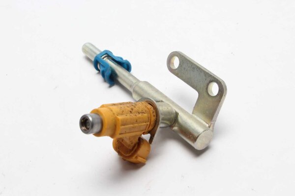Injector nozzle fuel rail front 8Y25 Suzuki SFV 650 Gladius WVCX 09-15