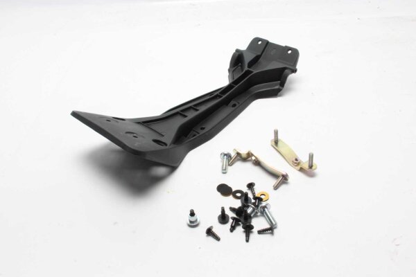 Fixation de la plaque de retenue du couvercle du support de plaque dimmatriculation Yamaha YZF-R3 320 A 24-24