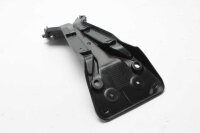 Fixation de la plaque de retenue du couvercle du support de plaque dimmatriculation Yamaha YZF-R3 320 A 24-24