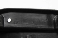 Fixation de la plaque de retenue du couvercle du support de plaque dimmatriculation Yamaha YZF-R3 320 A 24-24