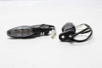 Vilkkupari takana vasen oikea Triumph Thruxton 1200 RS...