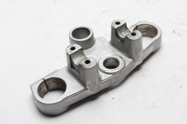 Fästning av styrhuvudets fästklämmor för övergaffelbryggan BMW F 650 GS R13 00-00