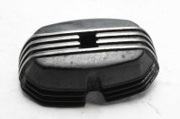 Venttiilikopan sylinterikannen vasemmanpuoleiset rivat,...