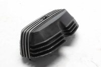 Venttiilikopan sylinterikannen vasemmanpuoleiset rivat,...