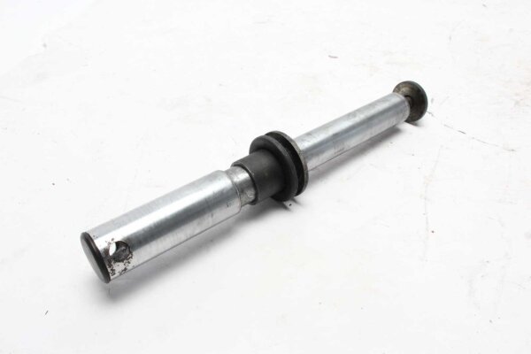 Etuakselin pyöränlaakerin kiinnityksen etäisyys edessä BMW R 100 GS 247E 0473 86-96